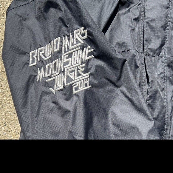 NWT Men's North Face Venture Jacket Black M * Bruno Mars Moonshine Jungle Tour * - Picture 10 of 11